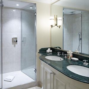 Superior One Bedroom Apartment